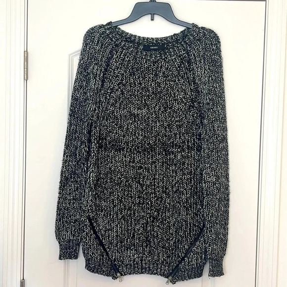 Forever 21 Sweaters - Forever 21 Sweater Womens Small Black White With Front Zippers